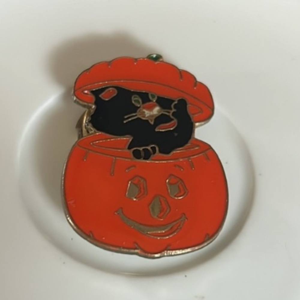 Vintage Black Cat in Pumpkin Enamel Button Cover